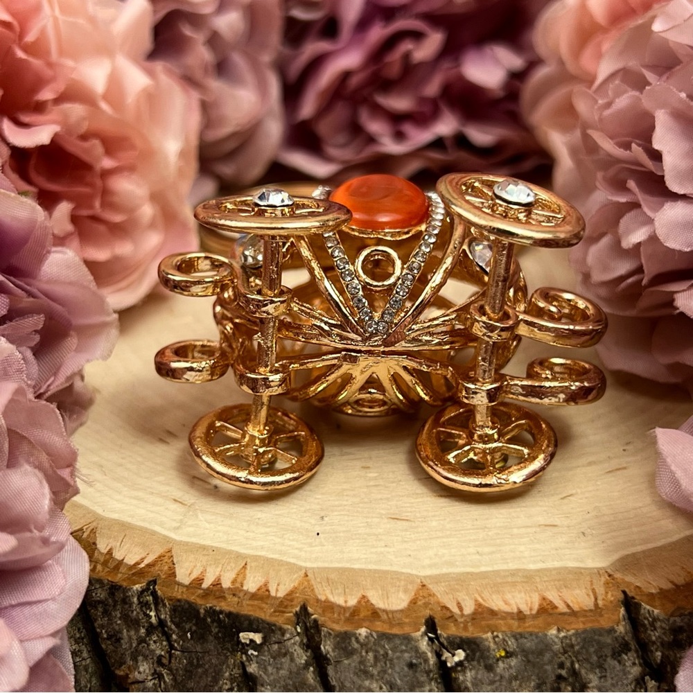 Cinderella’s Royal Gold and Crystal Carriage Keychain Charm - Picture 8 of 14